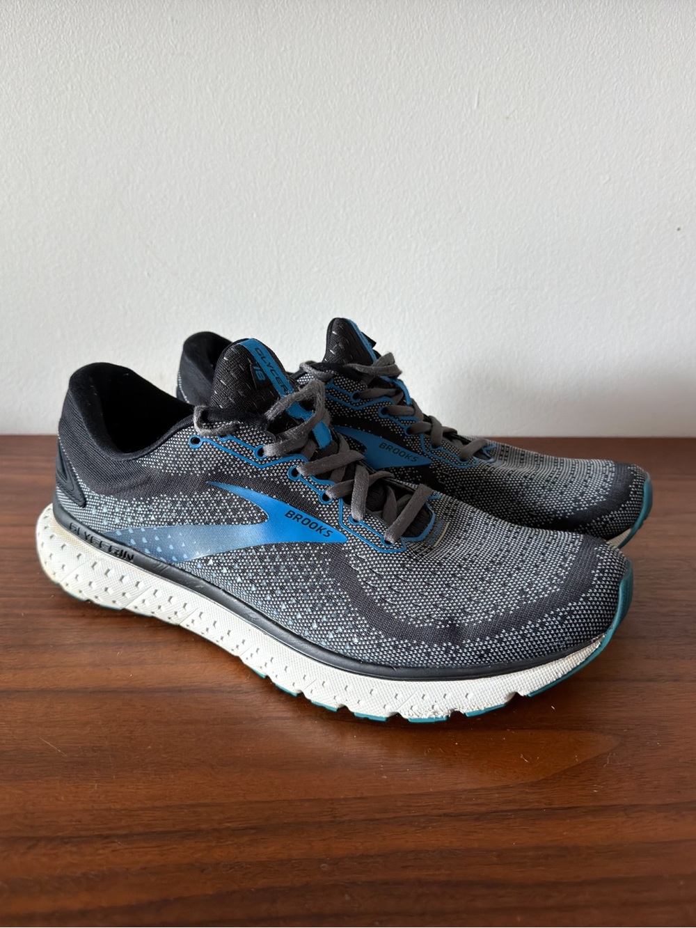 Brooks Glycerin 18 Men’s Size 10 Running Shoes Black Blue Gray 1103291D064
